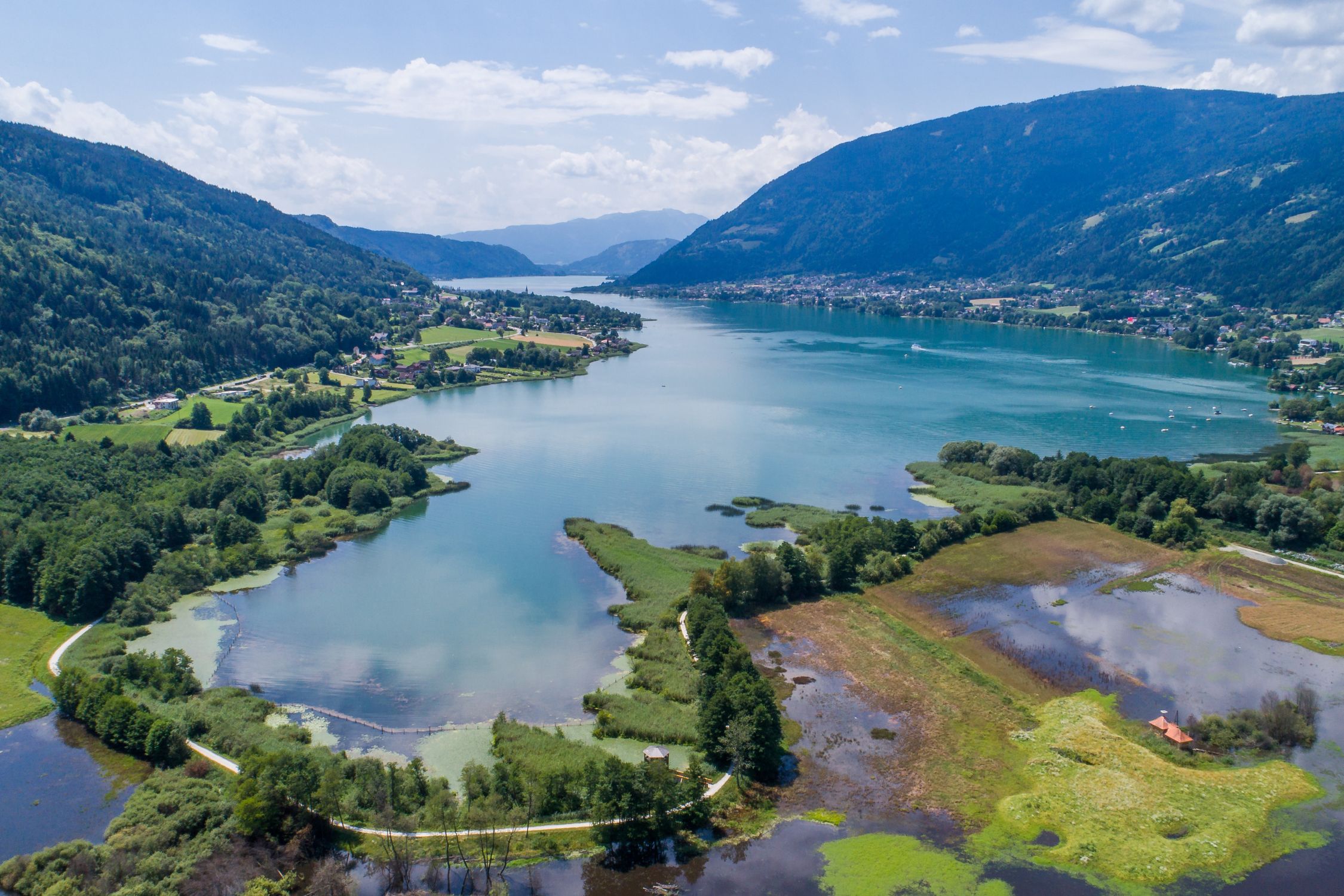 [Translate to DE:] Lake Ossiach with mountains