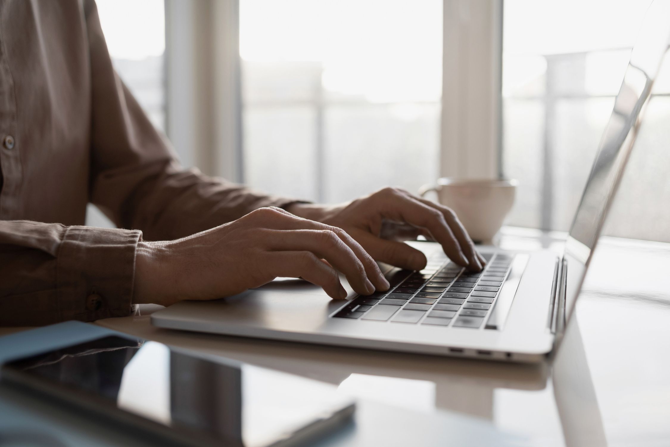 Typing on a laptop © Henry Welisch Photography