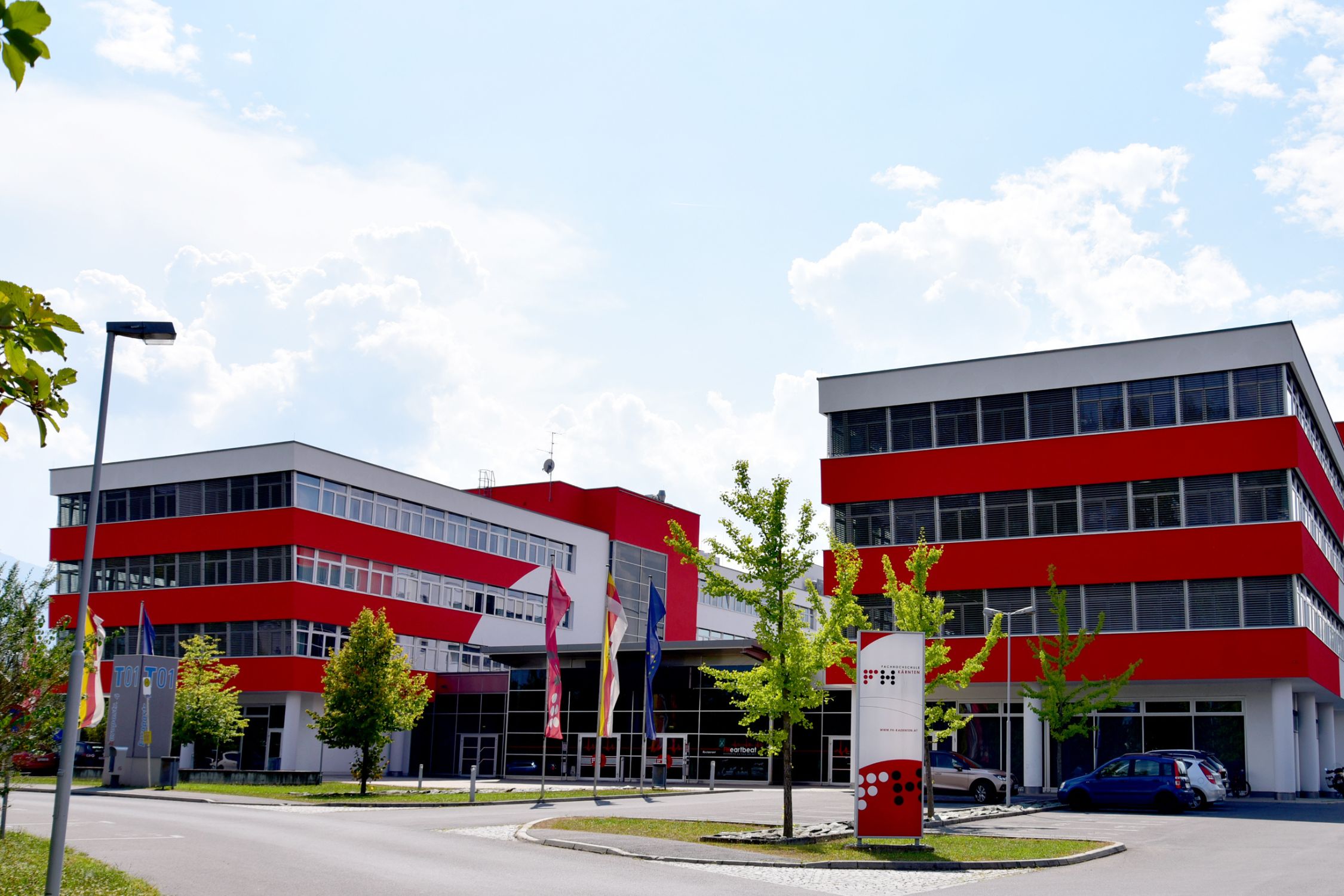 The front entrance of the Carinthia University of Applied Sciences